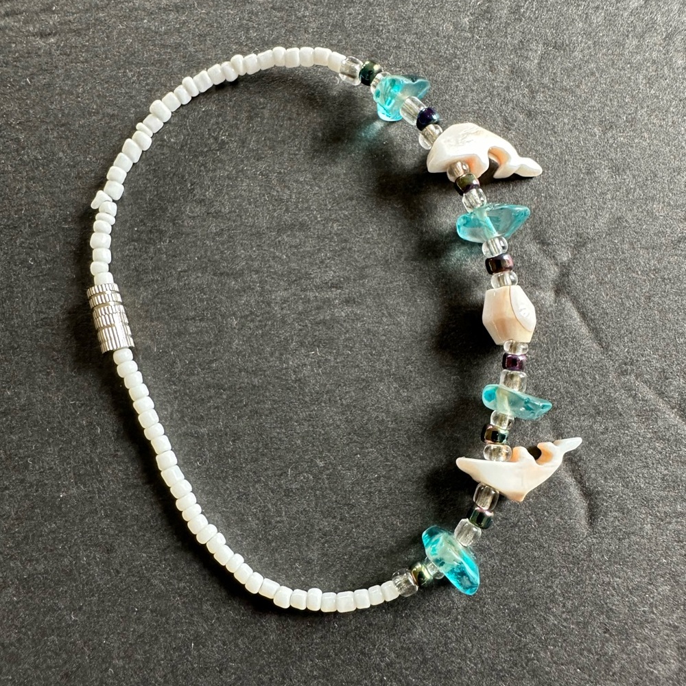 Vintage shell bracelet dolphin whale turquoise color beads screw clasp 7.25in